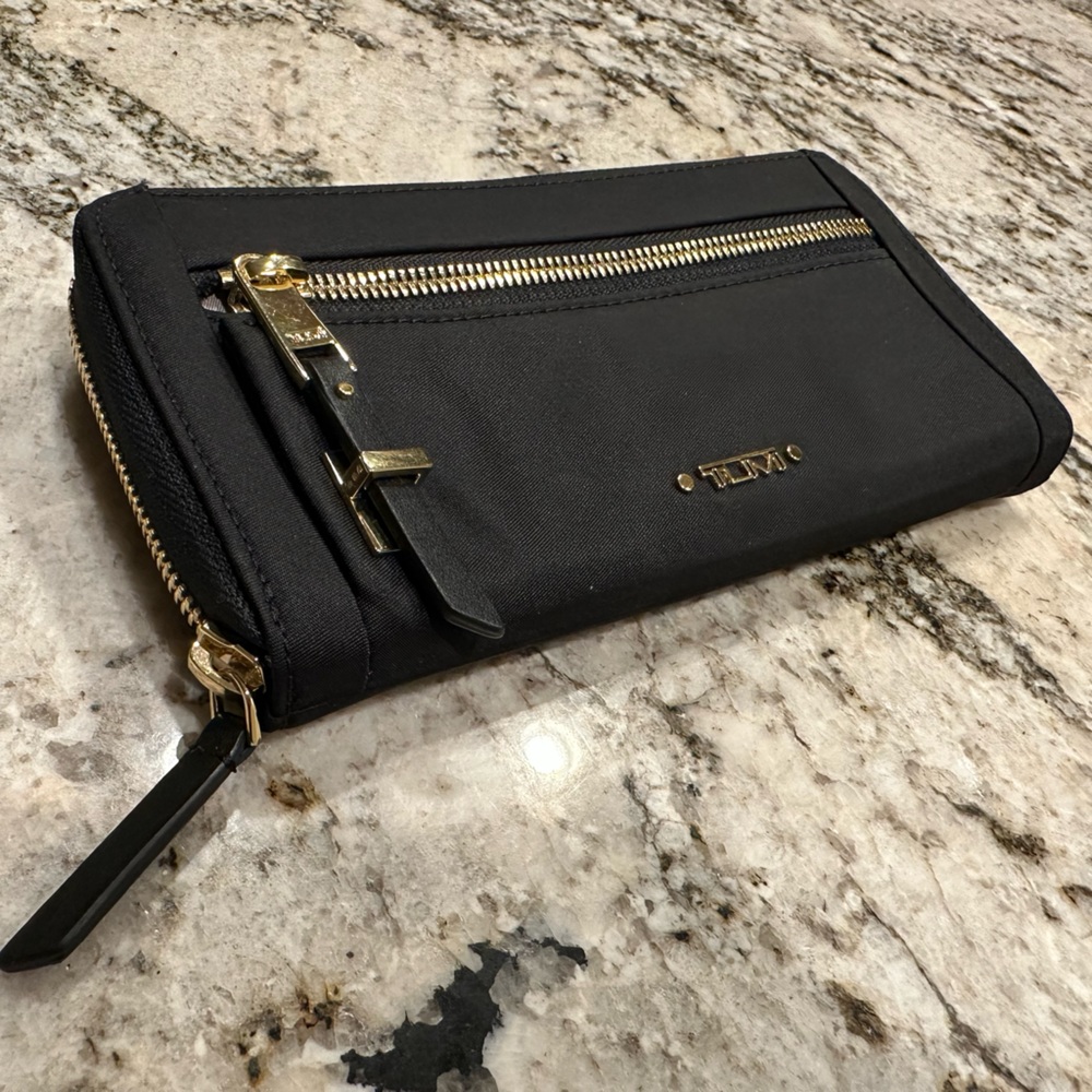 TUMI Voyageur Zip Around Continental Wallet